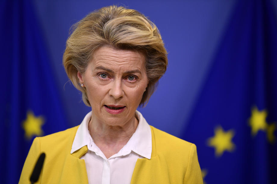 ursula-fon-der-lajen