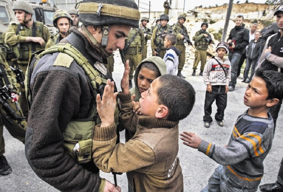 izraelski-vojnik-palestinski-djecak