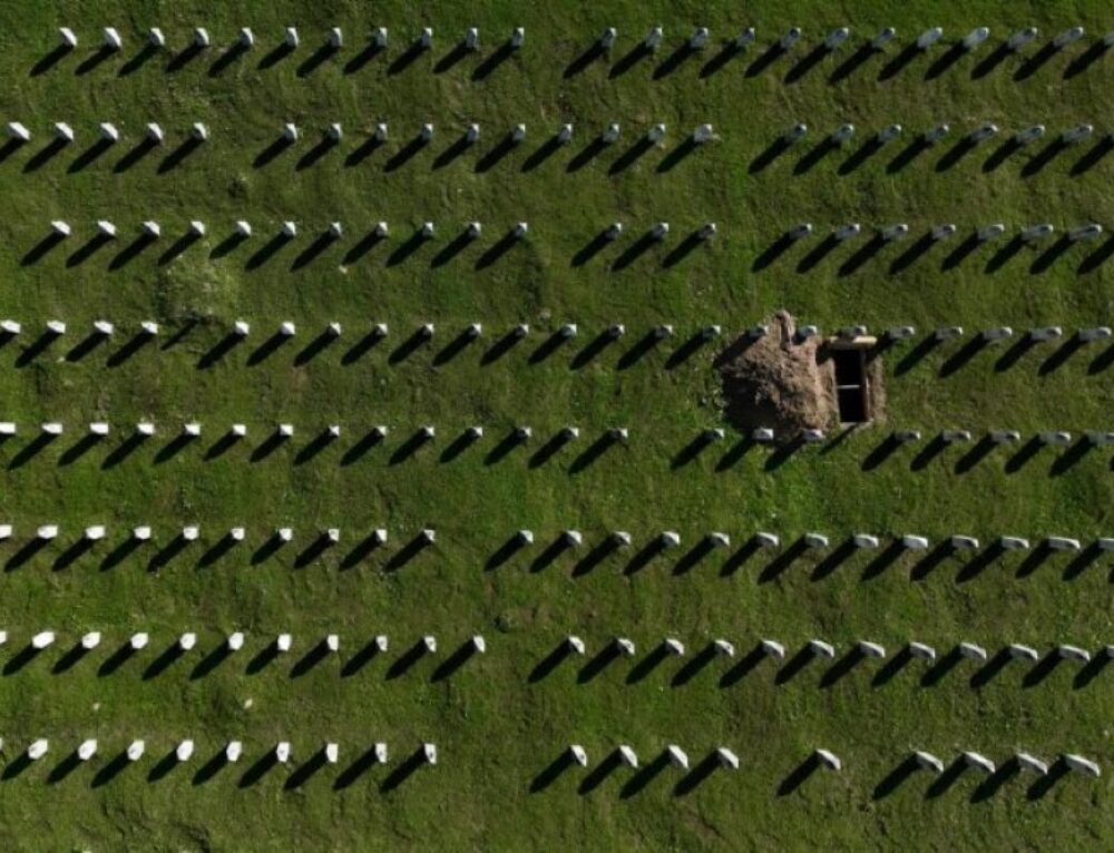 srebrenica_mezari-500×383@2x
