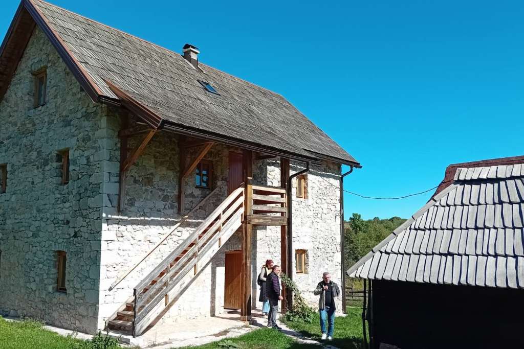kuca_u_slu_ledici_na_bjelasnici_za_djecu_bez_roditeljskog_staranja