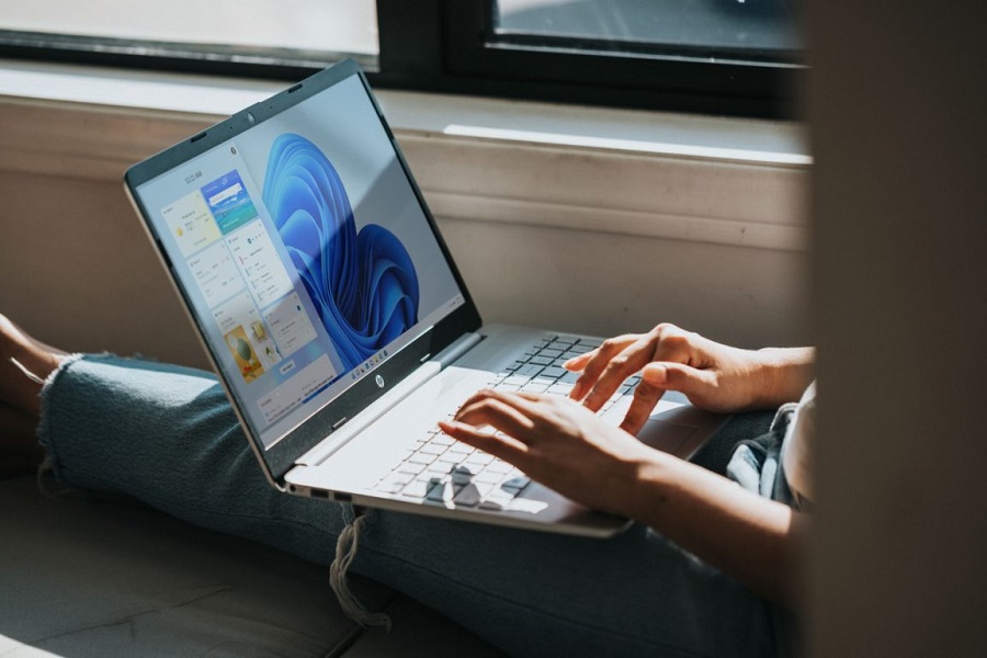 windows-AigsWJmvoEo-unsplash-1152×768