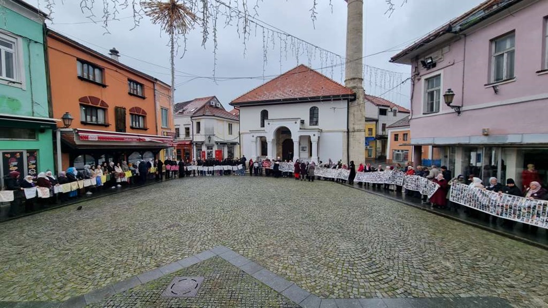 majke i žene srebrenice