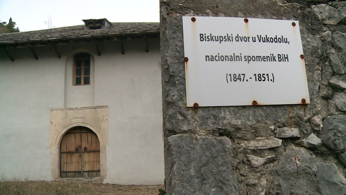 Biskupski dvor