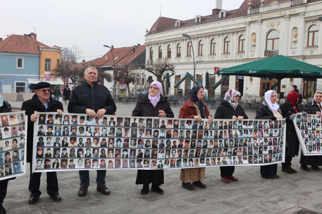 majke_srebrenice_tuzla