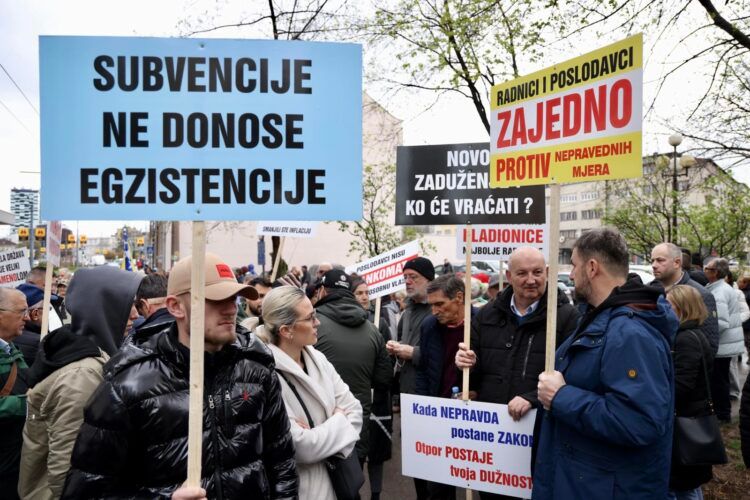 prtesti_u_sarajevu_4jpg
