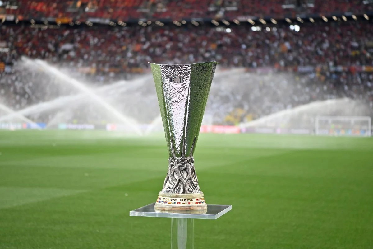 europa-liga-trofej-zastava-bosne-i-hercegovine