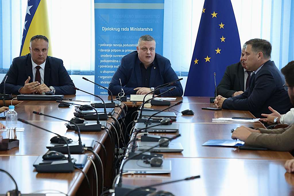 mijatovi-_potpisivanje_ugovora-za_projekte
