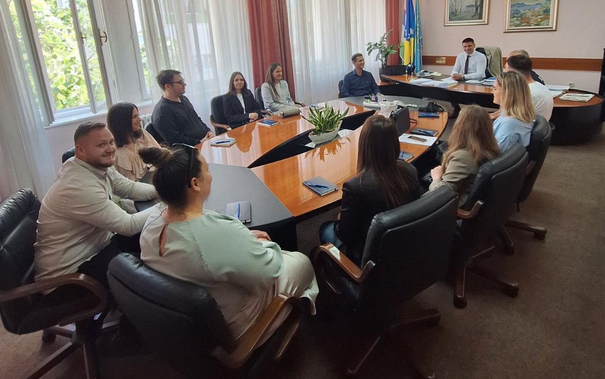 ministar_marić_sa_pripravnicima