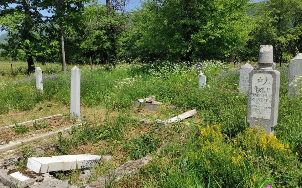 Skrnavljenje mezarja u povratničkom džematu u Medžlisu Kaljina