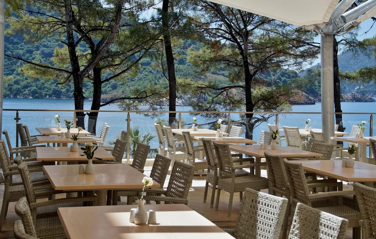 1754766552_restaurant-805103_128.format-webp.width-1200