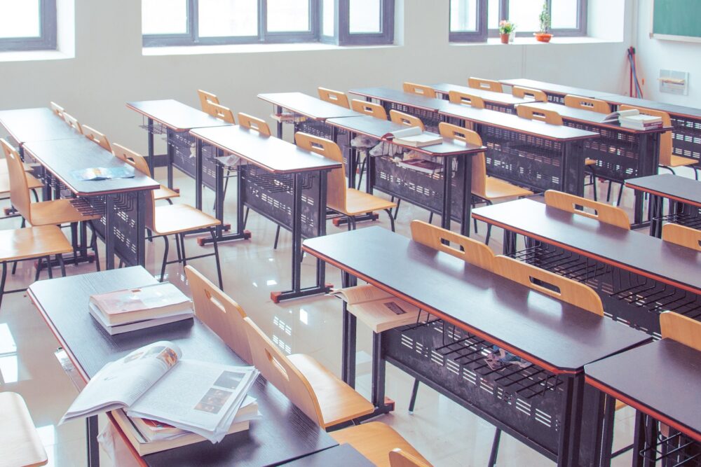 classroom-2787754_1920-1000×667