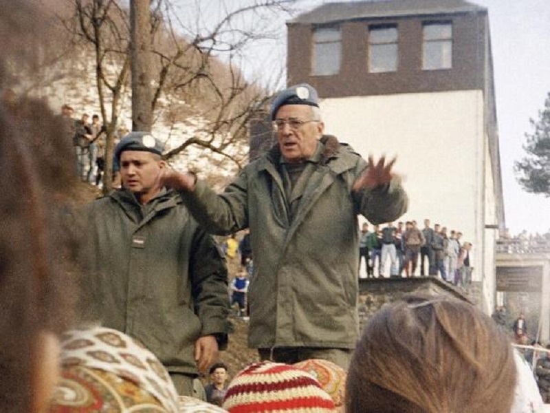 umro-philippe-morillon-general-koji-je-srebrenici-obecao-zastitu-
